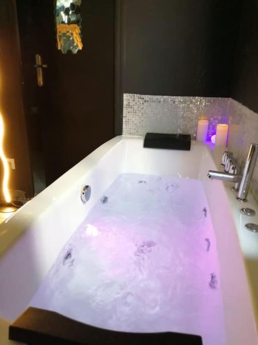 Appartement Avec Sauna Et Balneo Privatifs -Troyes Centre Ngoại thất bức ảnh