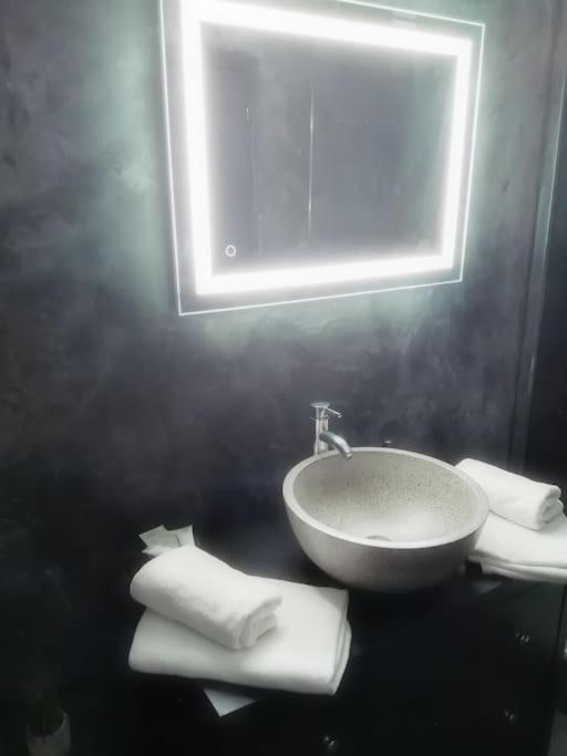Appartement Avec Sauna Et Balneo Privatifs -Troyes Centre Ngoại thất bức ảnh